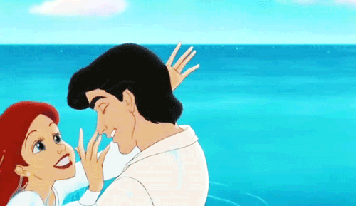 ♬ 8.慶祝彼此的成功
當他跟你說得到老師或老闆的表揚時,他是希望你能夠真心為他開心的喲~研究發現,一起分享彼此成就的戀人會更甜蜜,因為這種的慶祝可以增加自信心,會使你們變得更加緊密!