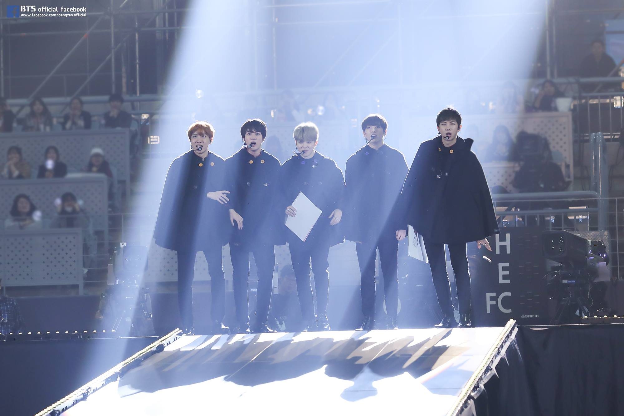 一周年蜜FM 06.13中,換總是被選為末位的Jimin來排順位
一位:Jimin
二位:Rap Monster
三位:SUGA
四位:JHOOOOOOOOPE
五位:V
六位:Jin
七位:柾國
(忙內馬上說粉絲們不會這麼想XD
V補充Jimin最近沒照鏡子吧XDDD)