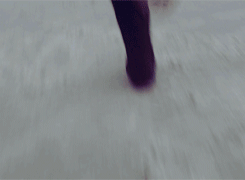 冬季運動減肥方法:慢跑運動
推薦指數:★★★★★
慢跑是最適合冬季的有氧運動,不僅能有效的刺激新陳代謝,促進血液循環,還能增加身體內的能量消耗。可選擇晨跑、夜跑或午後跑,只是必須運動30分鐘以上,出汗越多瘦身效果越佳..但運動量不宜過大,以自己身體能接受的程度為宜!