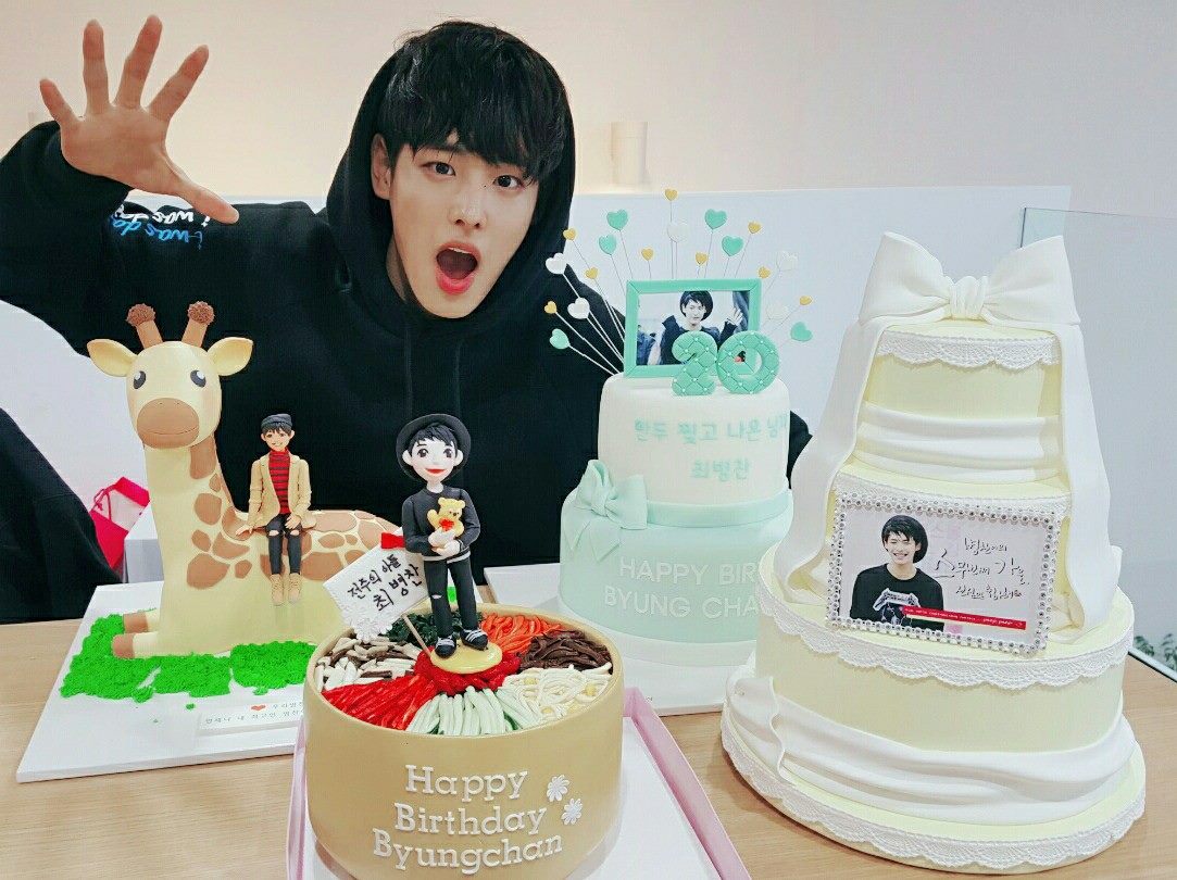 出道前就擁有高度關注的VICTON,最近剛好遇上成員秉燦的生日
也從粉絲那邊收到漂亮的祝賀蛋糕~~是不是看起來超美的啊♥♥
但是經紀公司卻在17日發了一篇黑名單文,警告私生飯不准參與任何活動