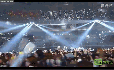 而且最近網路上更出現不少文章,指證《MMA》當天EXO-L(EXO粉絲),在自己偶像出現時大力應援,在其他團出現時卻出現「關手燈」的「黑海事件」,而且因為EXO的粉絲眾多,如果關手燈相當明顯,也讓不少網友批評粉絲此舉是故意讓其他團體難堪
