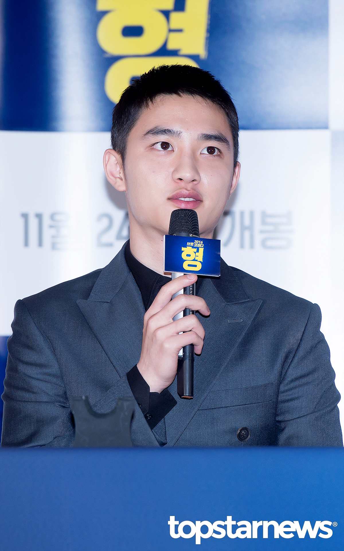 8位是EXO的主唱D.O.~~演員界的都暻秀!
14年在《沒關係,是愛情啊》正式以演員身份出道,
因為精湛的演技,因此還獲得了「 國民幻影」的稱號。
