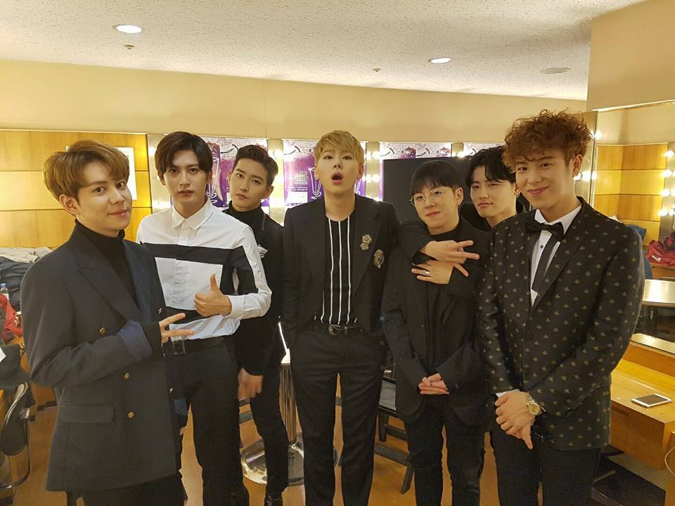 ▲BLOCK B-KQ娛樂(原Seven seasons)
雖然並不像其他偶像男團一樣實體專輯的實銷那麼亮眼,不過介於偶像和實力派團體間的BLOCK B幾乎都是每年Melon音源榜上可以打進男團Top10的音源強者。而且旗下就真的只有BLOCK B這一團,公司是真的在靠BLOCK B在維持營運啊!