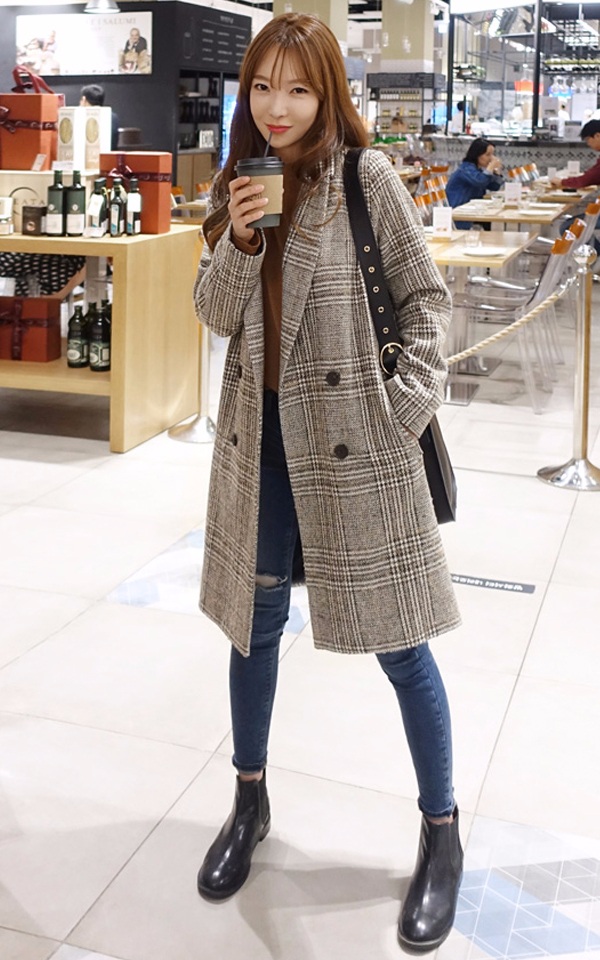 style ⑥:女強人大衣
就是西裝領子款式的大衣啦,因為有西裝的元素在其中,很多時候都會給人一種女強人形象,但其實這種大衣看上去是很顯身材的哦...只是保暖指數並不是很理想,所以裡面一定要穿上厚厚的毛衣哦!