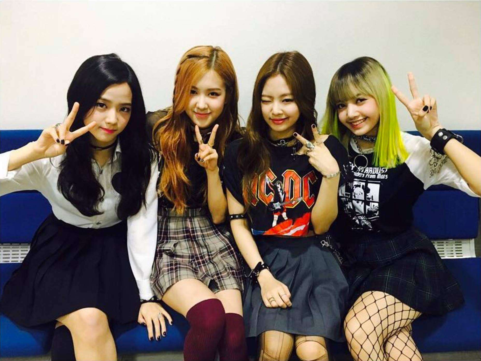 接下來是女團的追蹤數排名
15位 Lovelyz 424,719
14位 GFRIEND 453,183
13位 Ailee 549,394
12位 Wonder Girls 573,636
11位 BLACKPINK 595,138