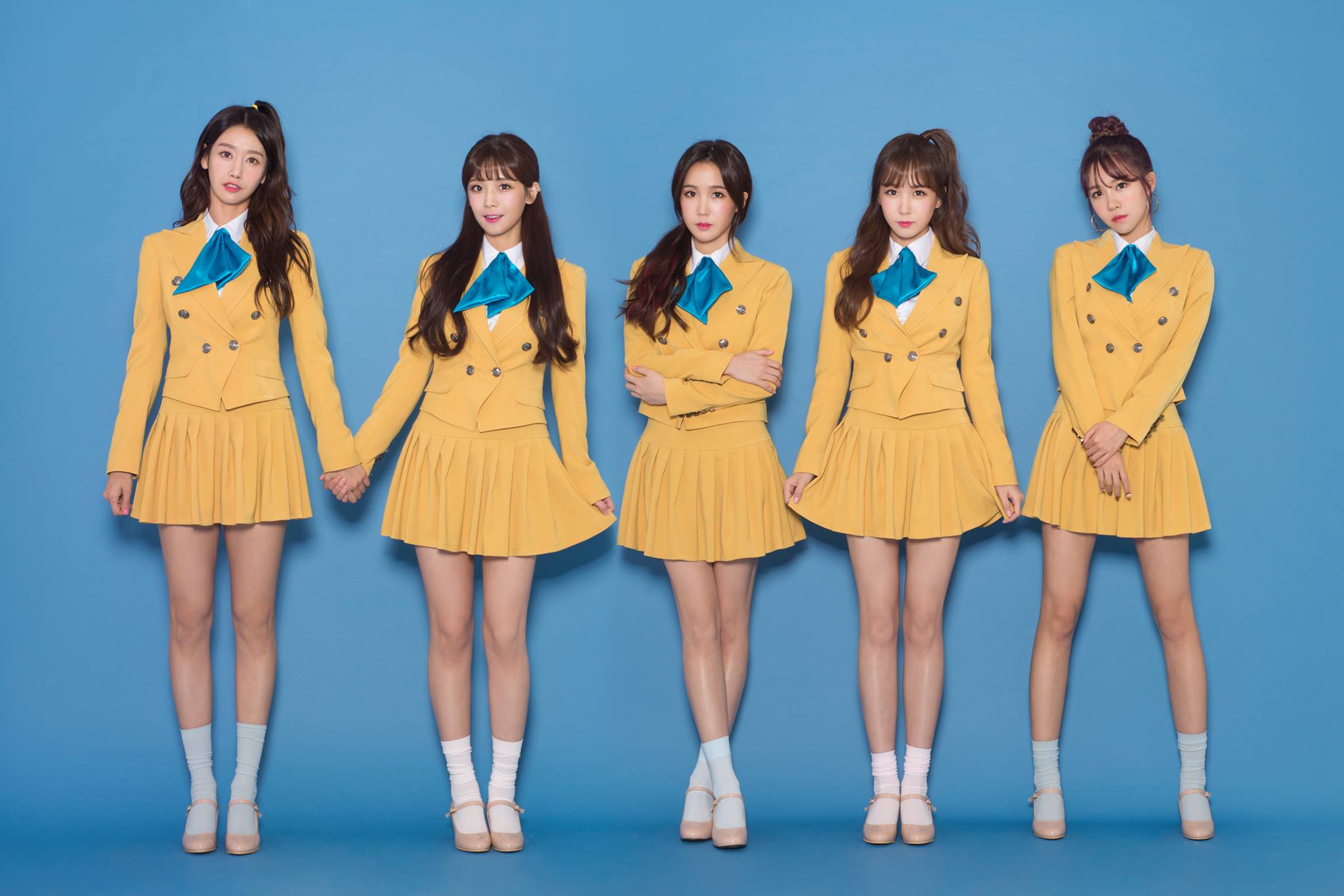 昭燏是2012年出道的女團Crayon Pop成員,以一首《Bar Bar Bar》洗腦整個韓國歌壇
當時還拿下了出道後首個一位