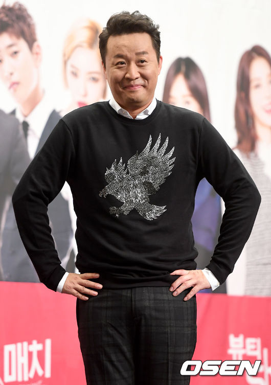 28日,韓國搞笑藝人鄭埻夏出演了JTBC《拜託了冰箱》,
節目上鄭埻夏表示「 因為我做了有10年的美食節目,
覺得自己如果不了解美食不行,所以去上了4年的料理課。」