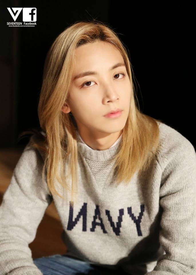 SEVENTEEN 淨漢
淨漢的美顏連路人都知道~
加上剛出道的長髮
很多人誤會她是美女混入少男團體啊XD
這次剪了史上最短髮~期待帥氣回歸!!!