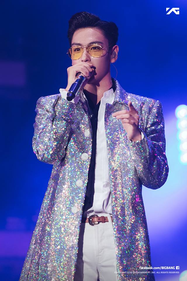 韓國男生抽菸的比例不低,在交際應酬多的演藝圈似乎抽菸的比例也高得令粉絲們有些訝異。像是BIGBANG的T.O.P、G-Dragon就曾在SNS上傳過自己抽菸的照片