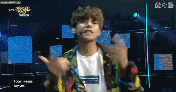 BTS V
《DOPE》
泰亨在MV中扮演偵查員...帥出新高度啊!!!
偷走大家的心了 (哭)
(呃呃痾 可以把小編的心全部帶走...)
小編個人最喜歡這一場的這一段♥