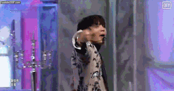 BTS SUGA
《Blood Sweat & Tears》
只有出道初期是黑髮的SUGA
這次回歸轉變為超萌黑糖
一看到玧其就讓人心臟撲通撲通啊♥
美貌太刺眼了 小編的心臟快爆掉了...