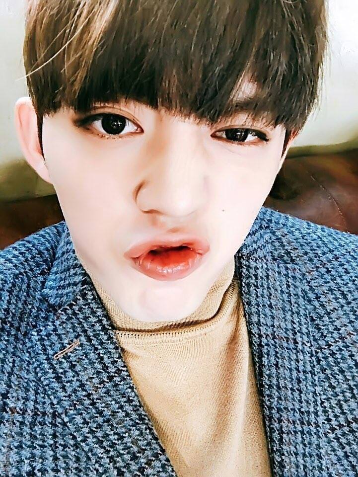 SEVENTEEN - S.COUPS
帥氣溫美男類型擄獲粉絲的心,日常和舞台上都是男友力爆發~
可能因為才出道一年多~大眾還沒好好認識小十七的每個成員啊~
希望總隊長S.COUPS能更廣為人知啊~