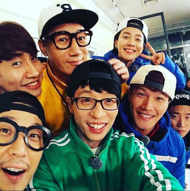 說到《Running Man》,不少觀眾心目中第一個想到的想必就是招牌的撕名牌戰!不過驚險的追擊戰在RM對男生來說都已經是體力負擔了,更何況是萬綠叢中的唯一女生成員智孝~不過智孝不僅在節目上豁出去不顧演員的形象,甚至就連女演員最重視的妝也省了!