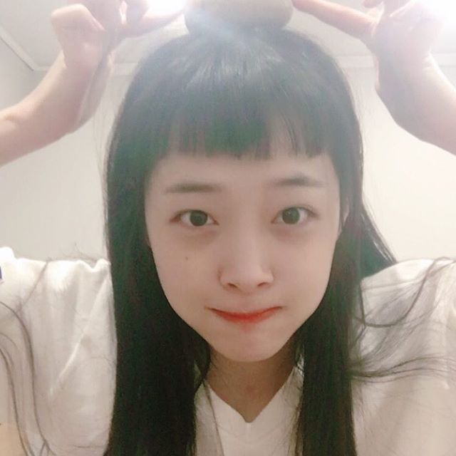 其實小編覺得雪莉和一般正在戀愛中的小女生沒什麼不同,熱戀中的情侶不外乎都會想在膩在一起拍些情侶照,而網友總是拿放大鏡在檢視雪莉的每張照片,希望大家給雪莉多一點空間~