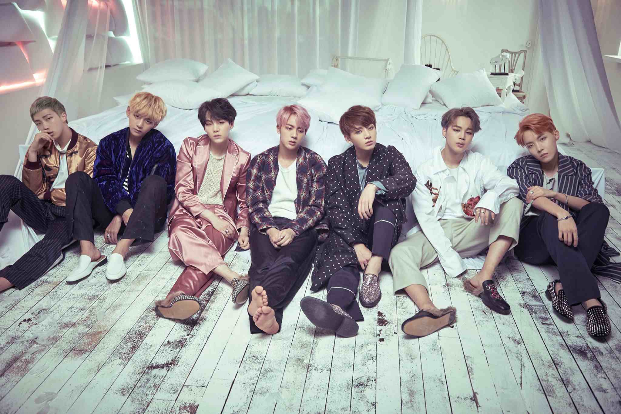 BTS
柾國 - iPhone7 plus 黑
SUGA - iPhone7 黑
V - iPhone7 黑/曜石黑
Rap Monster - iPhone7 黑
Jin - iPhone6S 玫瑰金
j-hope - iPhone6 銀
Jimin - iPhone7 黑