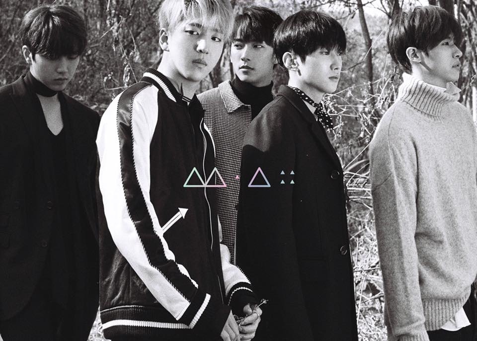 B1A4
振永 - iPhone6Splus 太空灰
CNU - iPhone6Splus 銀
孔燦 - iPhone6Splus 太空灰
Baro - iPhone7 plus 銀
燦多 - Galaxy Note5 金