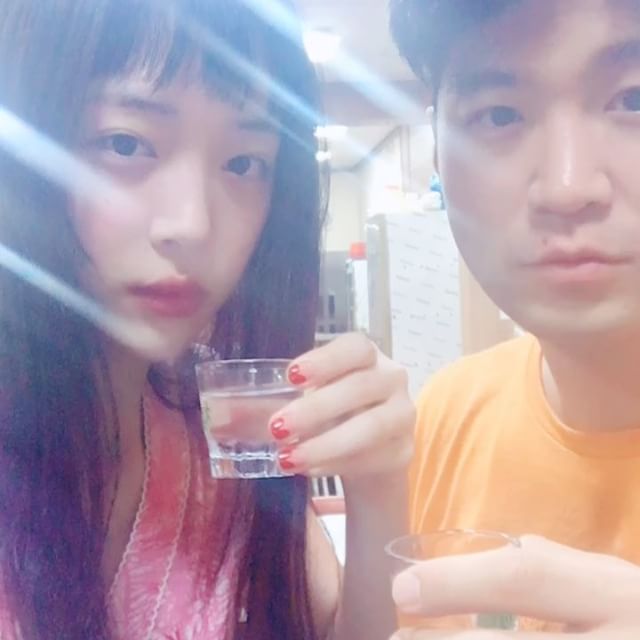 戀愛後的兩人常被爆出已分手的謠言,雪莉就曾在instagram po出兩人多張的親密合照,網友看到後紛紛想問雪莉到底怎麼了?