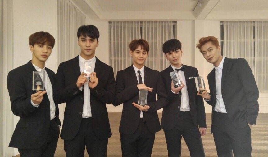 BEAST
斗俊 - iPhone7 黑
起光 - iPhone7 黑
耀燮 - iPhone7 黑
俊亨 - iPhone7 黑
東雲 - iPhone7 黑