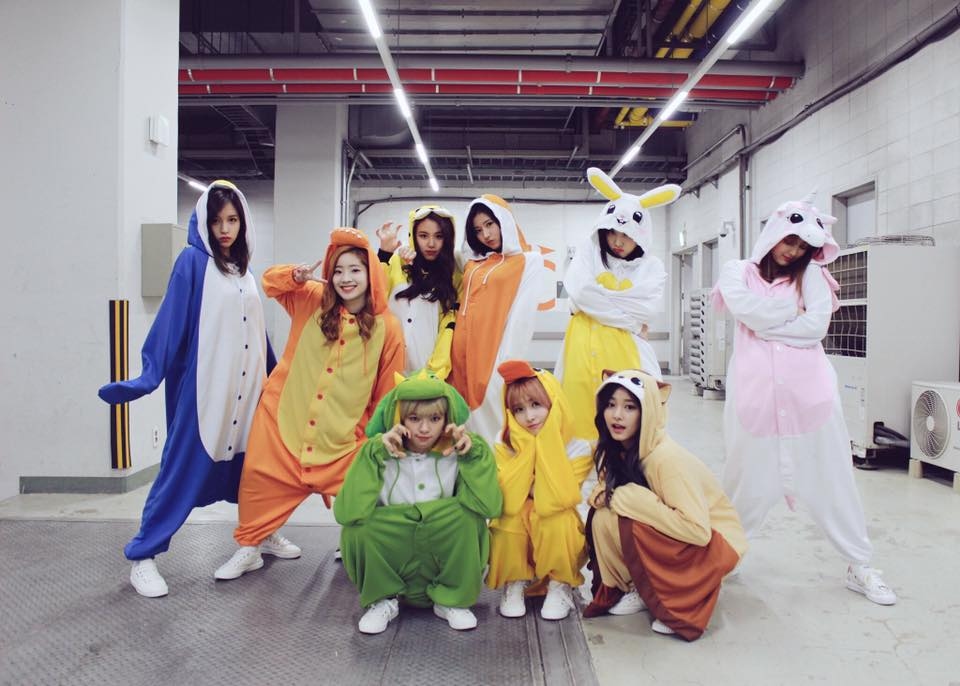 TWICE
Mina - iPhone7 黑
定延 - iPhone6Splus 玫瑰金
Momo - iPhone6Splus 玫瑰金
Sana - iPhone6S 太空灰
娜璉 - iPhone6S 玫瑰金
彩瑛 - iPhone6S 玫瑰金
多賢 - iPhone6 金
子瑜 -GalaxyS6 金
志效 - Galaxy Note4