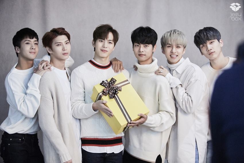VIXX
KEN - iPhone6S 太空灰
弘彬 - iPhone6S 太空灰
N - iPhone6S 太空灰
RAVI - iPhone6Splus 銀
LEO - iPhone7
爀 - iPhone7