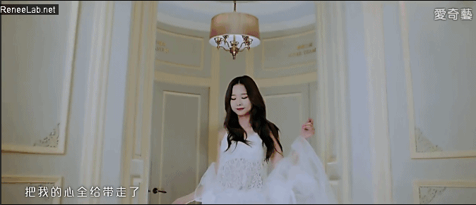 《Cream》一曲原本是收錄在 EXID 發行的首張正規專輯《Street》中,而這首歌曲是由 LE 親自作詞作曲的喔~是一首由電音加上 R&B 的輕快歌曲。
所以這次有中文版的消息,讓LEGGO們很期待~