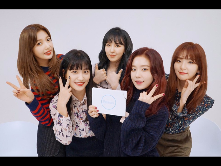 V app 粉絲數
GFRIEND 46萬
MAMAMOO 83萬
Red Velvet 使用SM帳號
TWICE 148萬
IOI 44萬
BLACK PINK 73萬