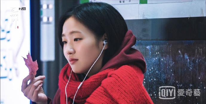 而從《乳酪陷阱》爆紅之後就收到不少好劇本的金高恩,更是被說有「選戲超強運」!雖然《乳酪》之後讓她爆紅,更是不停有新戲上門詢問,不過衝著編劇這麼高的知名度,金高恩的選角過程倒是比男主角群順利很多,很快的就答應了演出