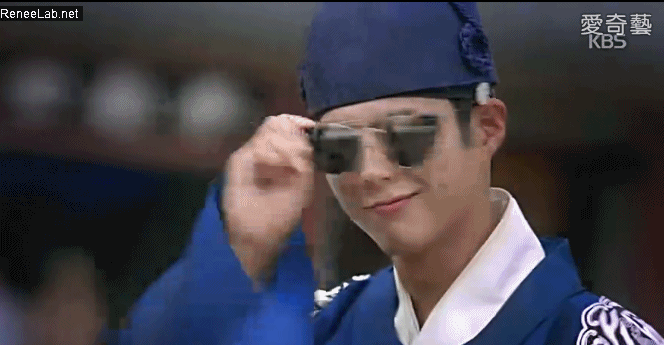 TOP3 雲畫的月光-李韺<朴寶劍飾>
在雲畫的月光首次擔任男主角就發揮穩定演技的朴寶劍,成功演繹了既聰明、又長相秀美的王世子,讓人不陷入李韺的魅力也難啊。朴寶劍的眼神演技和他對演技的集中力從《回答吧!1988》就多次獲得讚揚,而他在雲畫的月光演技又更上一層樓啦!