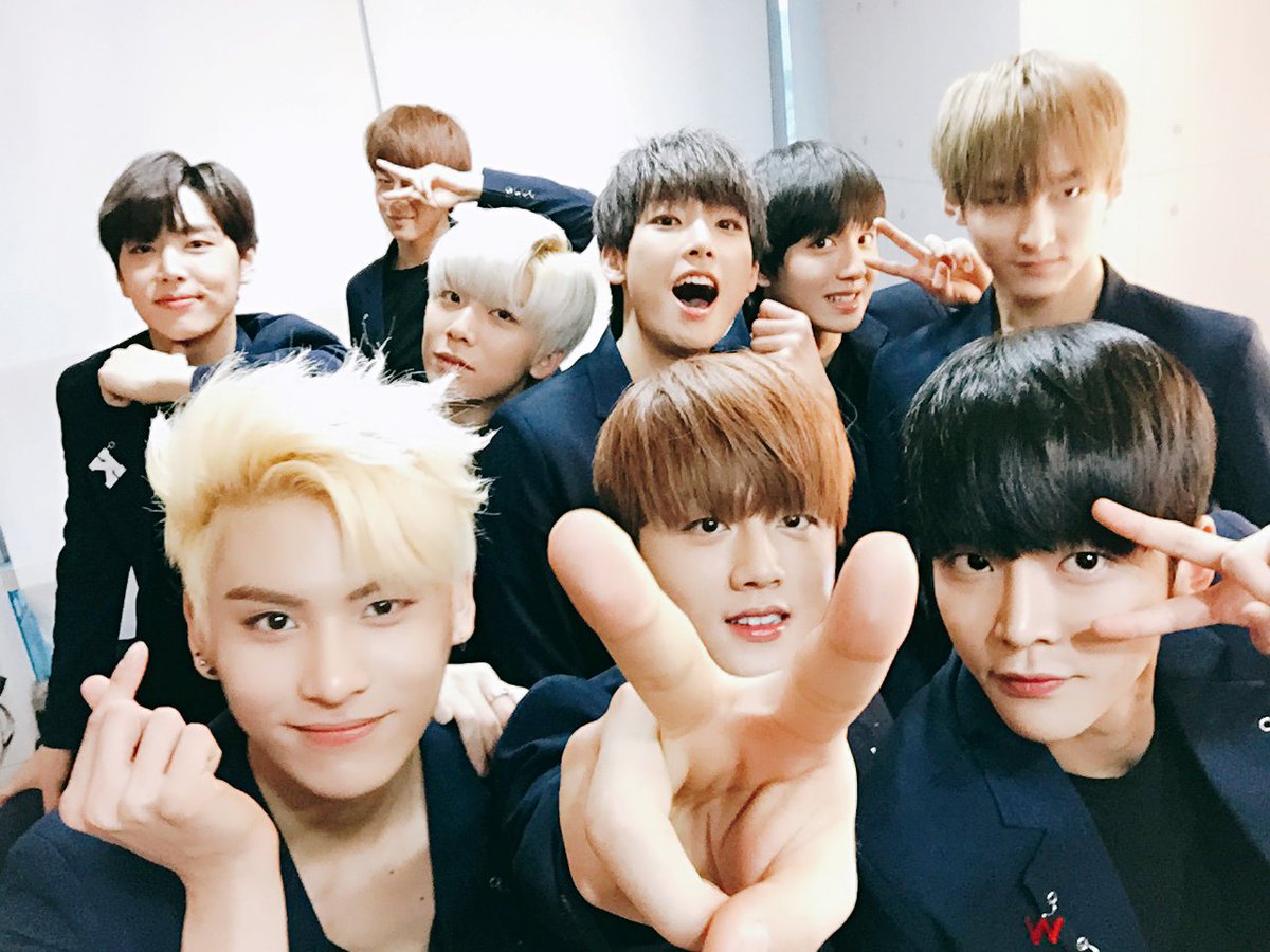 第二組嘉賓則是FNC新男團「SF9」
出道未滿半年的他們除了已經參加過2016香港MAMA之外,今年也被受邀到台灣參加一年一度的「紅白藝能大賞」
