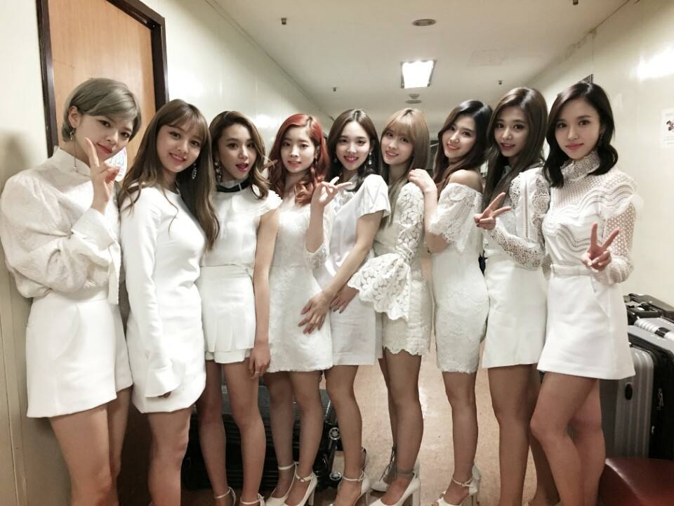 JYP-8首
1位 TWICE-Cheer Up
9位 TWICE-Like OOH-AHH
22位 Wonder Girls-Why So Lonely
24位 秀智 & 伯賢-Dream
36位 TWICE-TT
40位 白娥娟-So So
74位 白藝潾-Across the universe
83位 白藝潾-Bye bye my blue