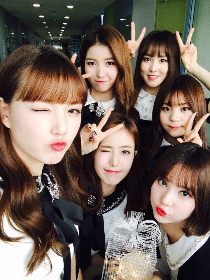 除了三大經紀公司~這幾間公司藝人的成績也很厲害
Source Music-3首
2位 GFRIEND-Rough
20位 GFRIEND-Me Gustas Tu
30位 GFRIEND-Navillera