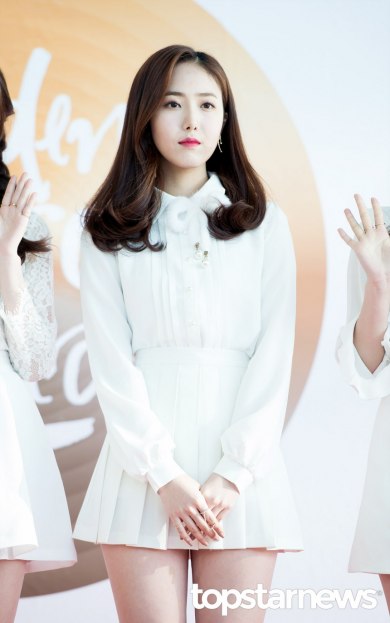 GFRIEND SinB
SinB的舞姿可說是非常優美啊~每次看都有新的感嘆 ^^
從小就對展現對演藝圈的關心,於是SinB的父母就讓她去參加了