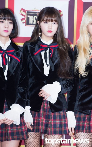 Oh My Girl YooA
音色優美的YooA,連跳舞的時候也超級漂亮的啊!她在Oh My Girl是擔任主領舞的角色喔~
雖然是舞蹈系出身,但Yooa對於舞蹈的熱情可是非常強烈的!