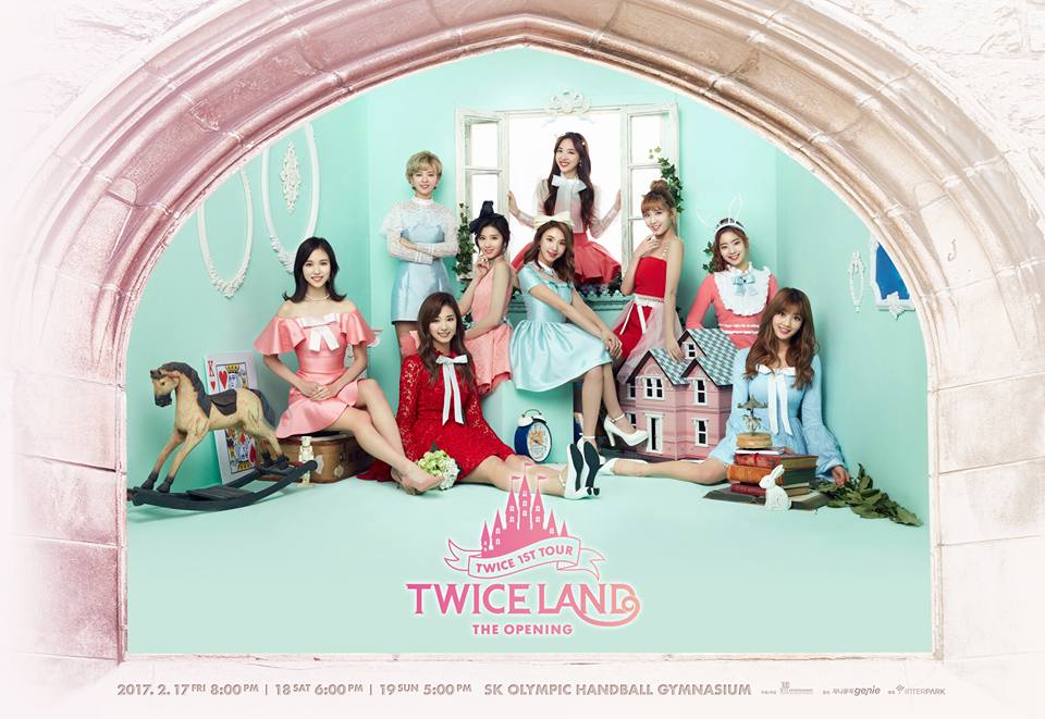 TWICE
TWICE的風格是:活潑、可愛、青春、甜美。
TWICE就是每個小女生最想成為的樣子吧!有活力又可愛~而每個團員都有自己獨特的風格~這樣多變的感覺也是為什麼TWICE能獲得大家的喜愛吧!