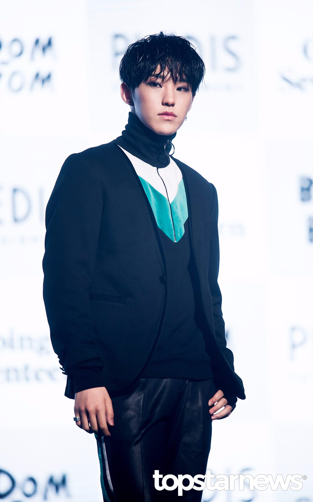 Seventeen Hoshi
從編舞到填詞作曲多可以的全能偶像 Hoshi,雖然以SHINee狂粉身分出名,但不可否認Hoshi也是之後的希望之星啊!在台上的帥氣及自信的樣子迷暈了多少飯,而且Seventeen的表演舞蹈主要都是由Hoshi編排的是不是超有才的!果然也是天生藝人的命啊!