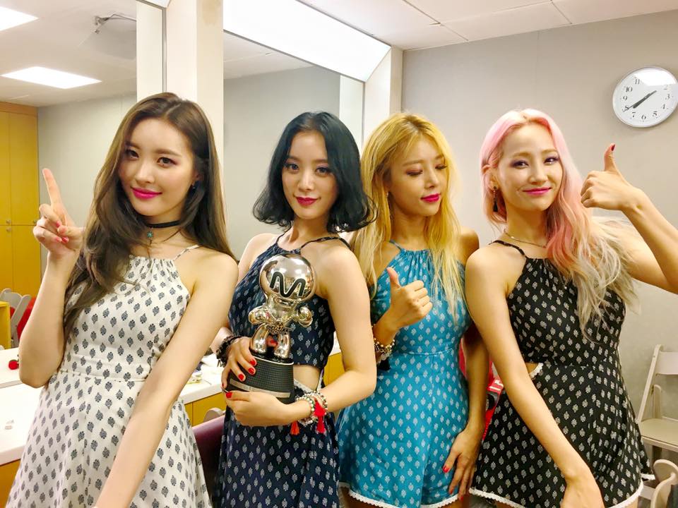 就連曾經以《tell me》寫下韓國melon週榜排行最久紀錄的女團,Wonder girls也在出道10年之際,在今天下午宣佈解散。雖然從日前JYP大樓前撤下她們的廣告,再加上續約前夕不斷傳出還在討論續約問題,讓人覺得成軍11年的WG合約在風雨中飄搖