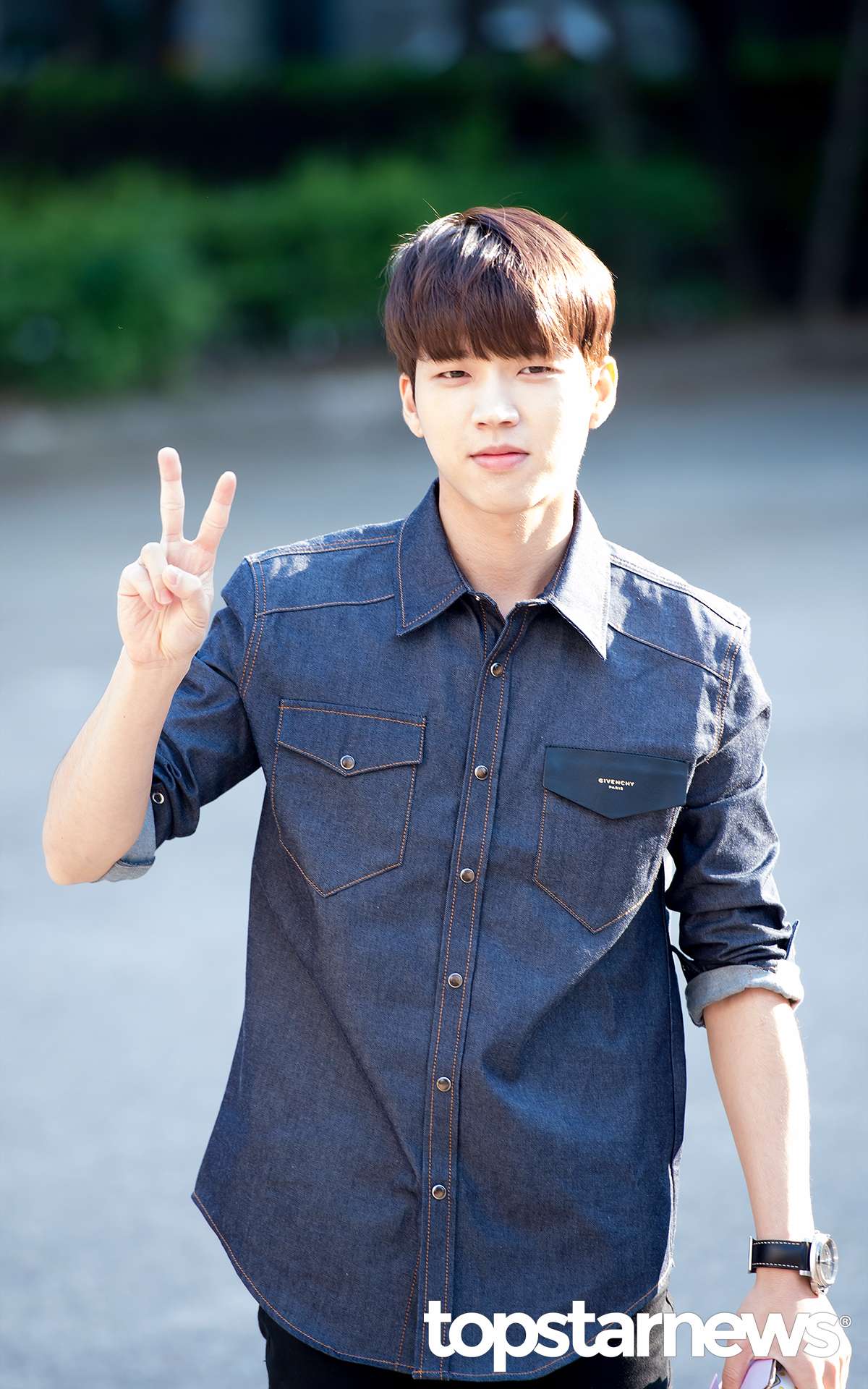 INFINITE 南優賢
南優賢感覺也是純情小說會出現的男主角名字呢ㅋㅋ
那讓人感到溫暖的笑眼、唱歌又好聽、偶爾會撒嬌,雖然不是第一眼帥哥,但南優賢真的是越看越帥氣啊!這些優點就可以讓許多少女感到心空了!!