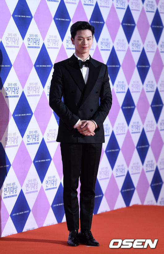 BTOB 陸星材
特殊的姓氏讓星材更像漫畫小說中走出來的人物呢!而陸星材隱約有總財閥三世的感覺呢!但他本身也算是含著金湯匙出身喔!星材的爸爸可是某半導體公司的社長呢,不僅長得帥、歌唱的好、演技又棒,除了偶爾會做一些瘋狂的行為,星材完全就是小說男主人公啊!