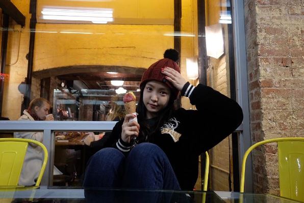 娜恩上次還在Vapp上弄掉手機時,還忍不住哀嚎說自己的手機因為被自己砸太多次,前鏡頭已經壞掉了…(咳…娜恩你的手機不是剛換的IPhone7嗎XDDD)。