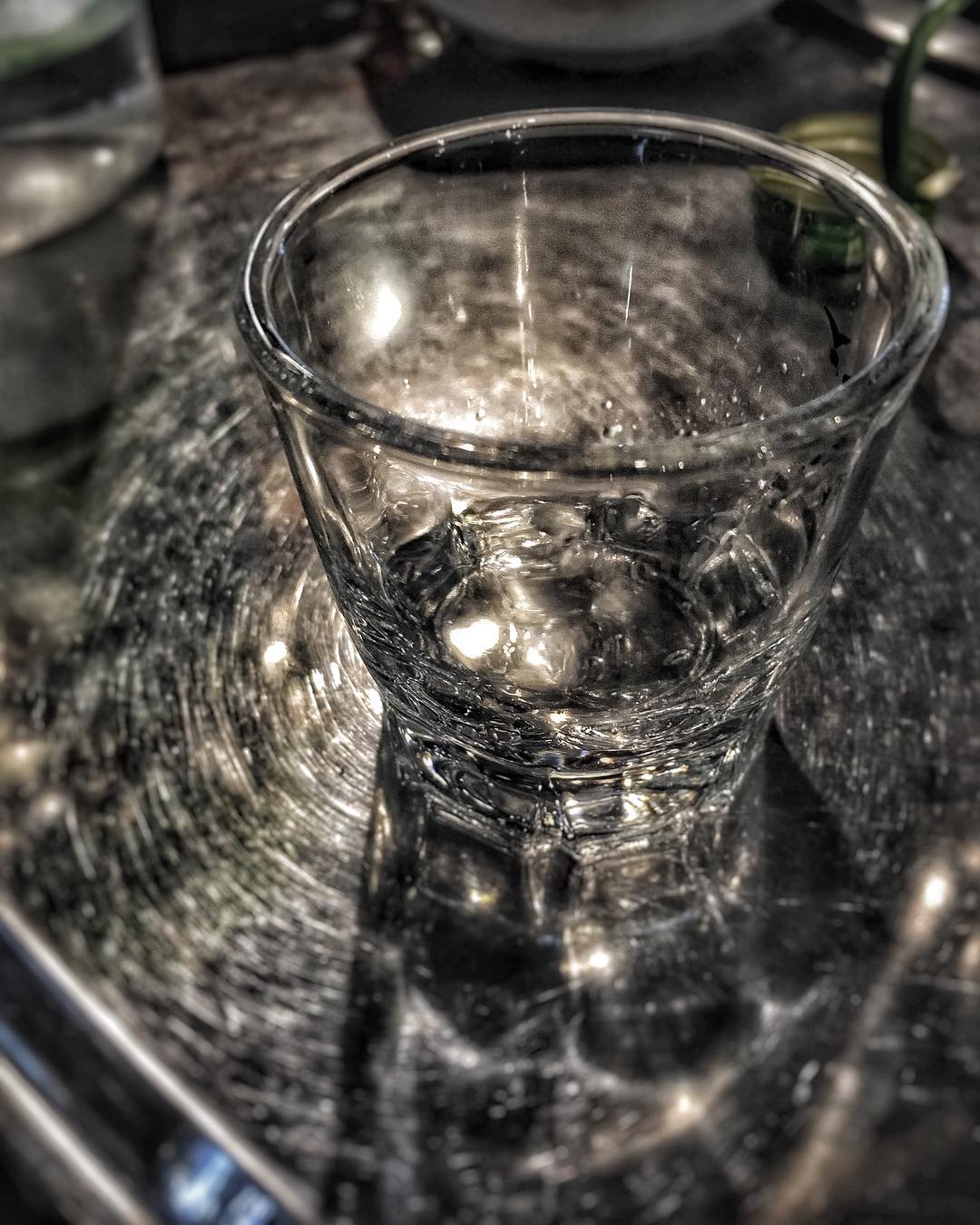 之後並上傳了酒杯的照片,見狀粉絲紛紛湧入洪基的INS留言安慰他。
「歐爸,你不是一個人,你還有我們!」
「FIGHTING!!」
「不要傷心!一切都會好的!」