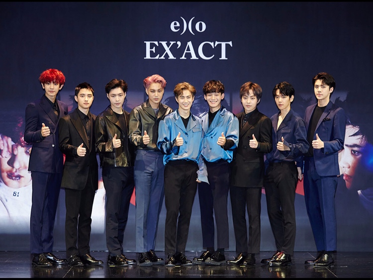 EXO
而在SHINee之後,目前在日本也相當有人氣的團按照演唱會動員人數,應該要算是EXO了。不僅牢牢抓住中國市場,就連日本市場也順便接受了。雖然目前演唱會來看,還是SHINee動員的人數最多,但是EXO似乎也非常值得期待呢