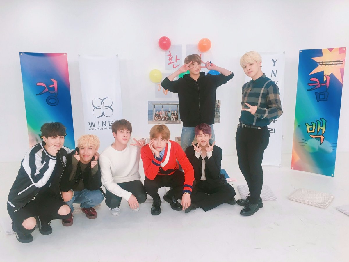 BIGHIT-BTS
在前輩團都有沒特別出名的情況下開始的
剛出道時的Hip-Hop風格很不被看好
還好實力證明了一切~獲得大成功
公司收入的95%以上都是防彈賺的