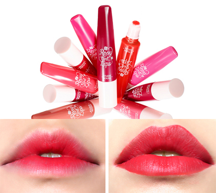 ⑧ETUDE HOUSE/Rosy Tint Lips 3
帶有復古風的霧面色,
氣墊設計,不容易塗到嘴唇外面。
而且很好上色,上色也非常均勻,很適合用來畫咬唇。
雖然上嘴的感覺有點乾乾的,但不會起皮也不會顯唇紋。