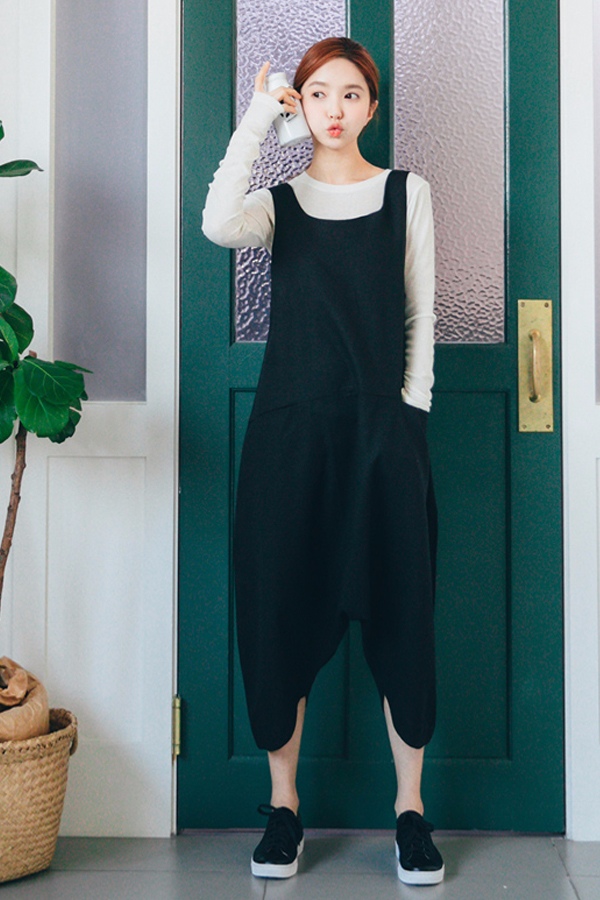 Style②:搞怪小蘿莉
精靈俏皮又會撒嬌蘿莉女友有誰會不愛?!這時背帶元素當然不能少啦,不僅能增添可愛的感覺,而且超減齡的,會讓男友不自覺的認為你很較弱,需要全力保護你XD