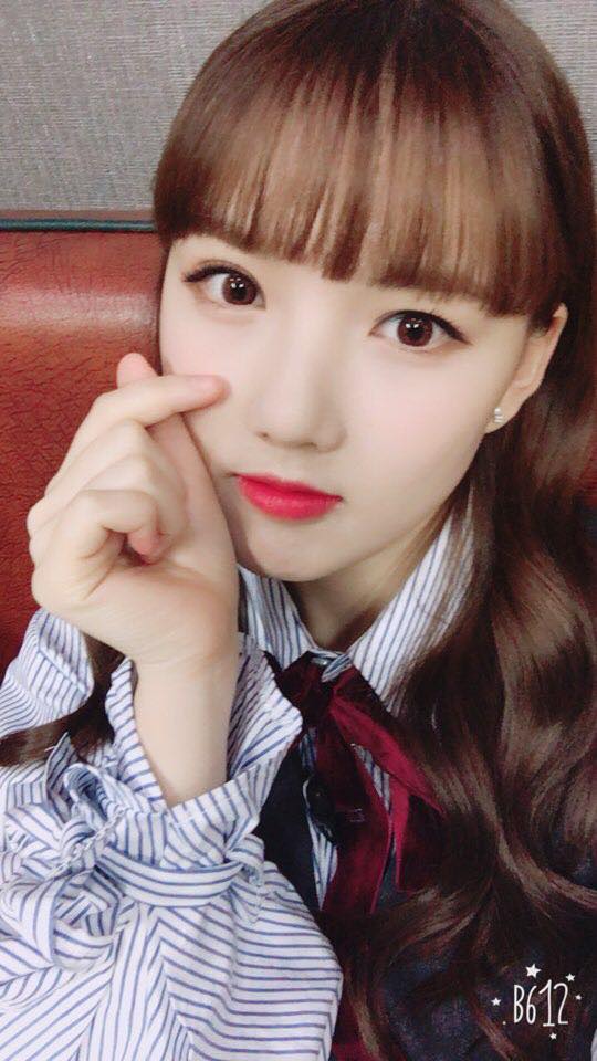 GFRIEND-Yerin
Yerin因回歸特地染了金髮,照片曝光後被一些酸民說不適合她,而且看起來臉變大了,但韓媒大讚Yerin皮膚很白染了淺色系頭髮後讓她看起來像芭比娃娃一樣漂亮♥,連韓媒都認證了希望那些酸民們可以不要再批評Yerin了,讓人看了很心疼ㅜㅜ