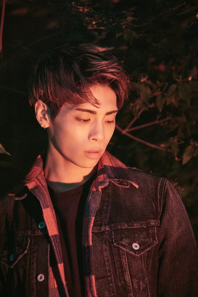 SHINee 鐘鉉
鐘鉉的作曲名:위프리키(WE FREAKY)
WE FREAKY是鐘鉉與朋友們創立的作曲團隊名稱。
鐘鉉也以這個名字參與了多數SHINEE歌曲的製作,鐘鉉也將自己寫的歌曲以禮物的方式送給了IU、李遐怡、金藝琳,也證明了自己的作曲實力。
