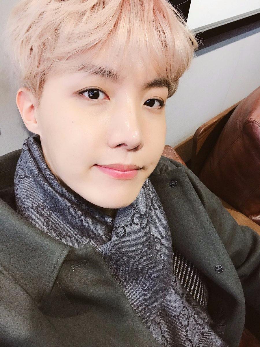 舞蹈
J-HOPE>>> Jimin=柾國>V>SUGA>>> Jin=Rap Monster
認證後,主持人改成
J-HOPE、Jimin>柾國、Rap Monster>V>SUGA、 Jin
(由於Rap Monster充滿靈魂的舞蹈非常對主持人們的胃 因此序列發生變化XDDD)