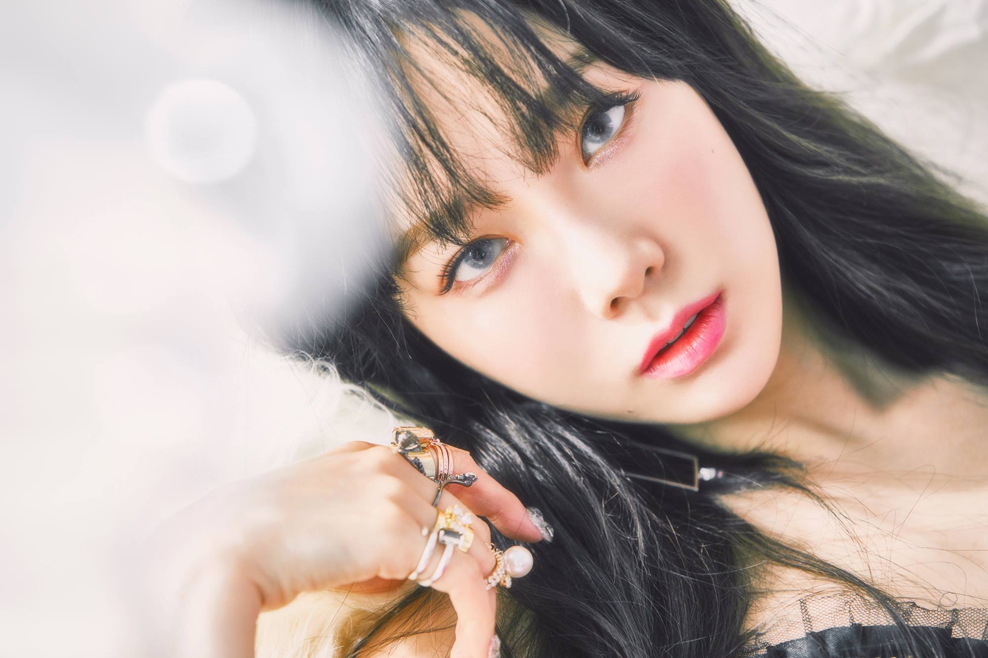 最近帶著第一張正規專輯《My Voice》回歸的太妍,獲得了相當好的成績!不僅主打歌《Fine》公開後在Melon、Genie、Naver、Bugs等8大音源榜的獲得1位的驚人成績。
最近更有好消息《My Voice》,在 Billboard 世界專輯榜3月週榜單榮登第二名,一進榜就獲得第二名!!真的太厲害!