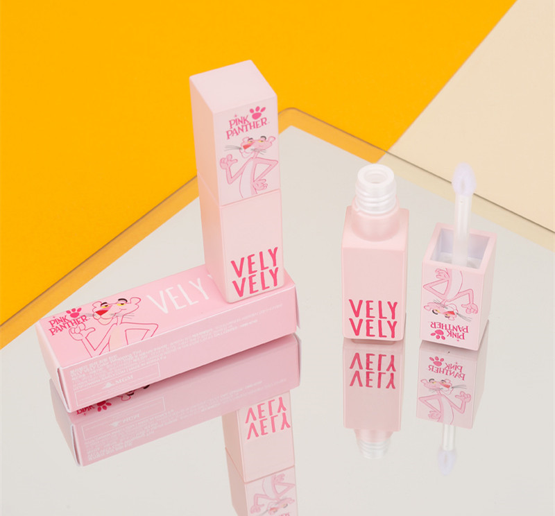 登登登……就是這款頑皮豹唇釉了!
由韓國時裝品牌IM VELY旗下的美妝品牌「VELY VELY」
跟頑皮豹聯名所推出的限定商品,叫做「color whipping tint」~~