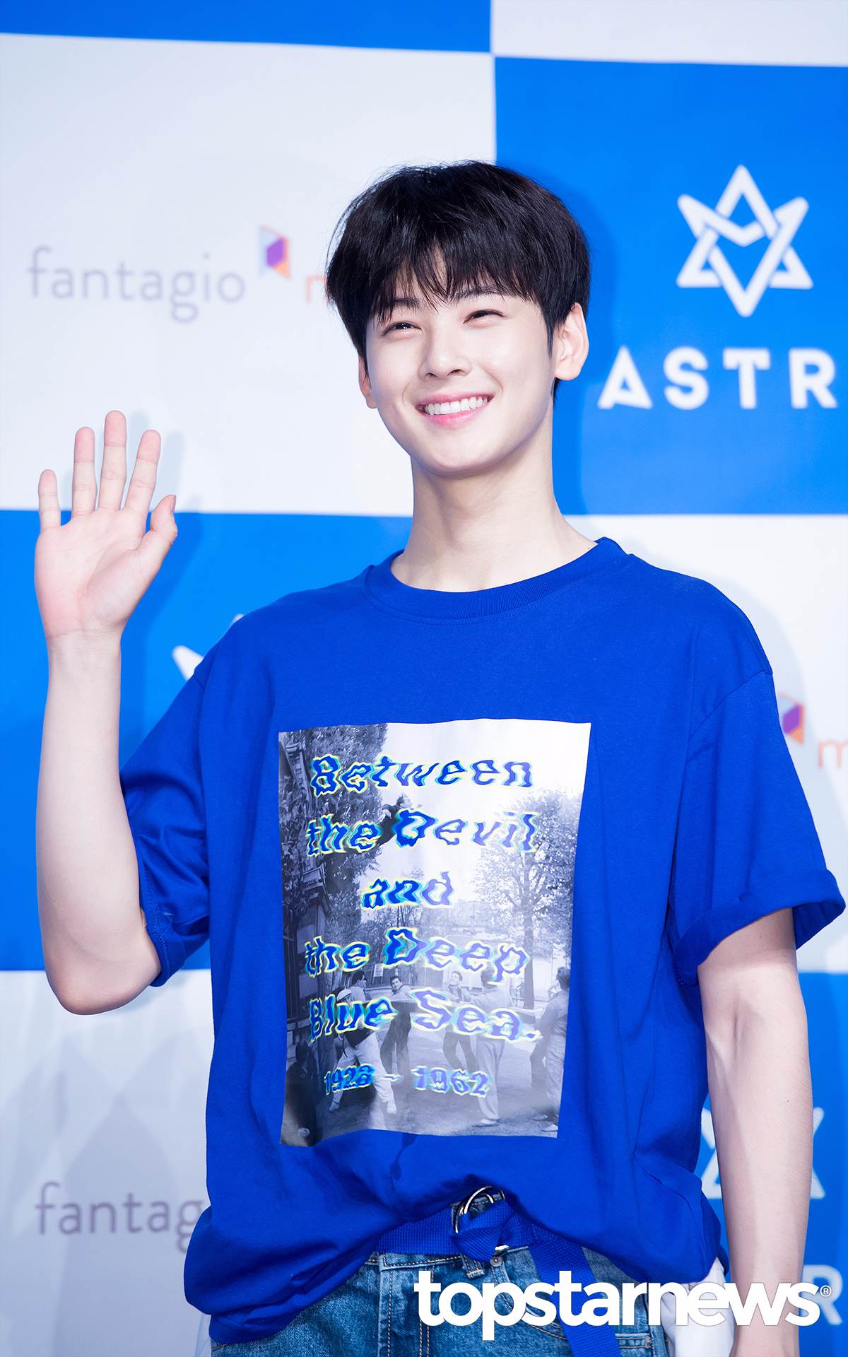 #ASTRO 銀優
新一代高材生美花男就非銀優莫屬了~~
不只成均館出身,就連英文也講得嚇嚇叫(詳情請看綜藝《腦性時代:問題男子》)
這麼治癒的笑容必須接收!